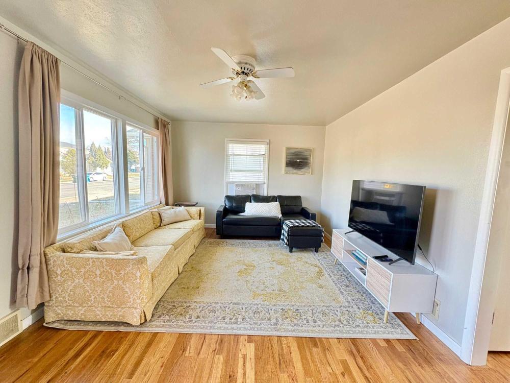 Historic 2 bedroom home in Old Town-main floor